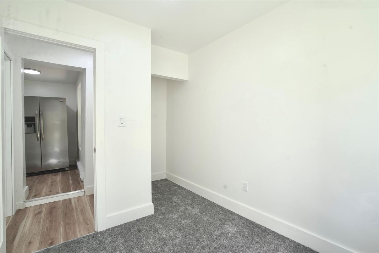 Elevator, Empty room, Interior