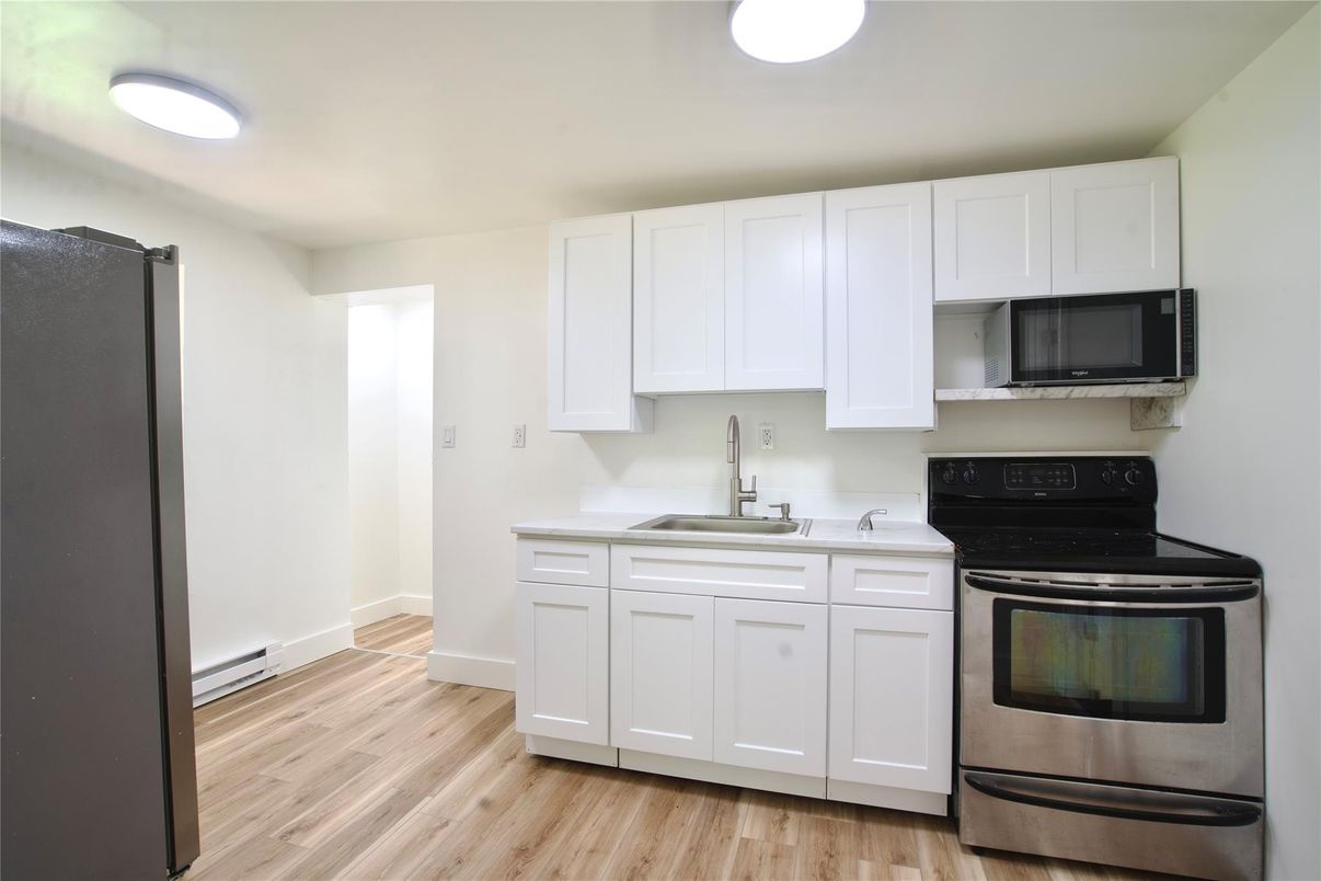 Interior, Kitchen, Recessed Lighting, Wood Texture Flooring