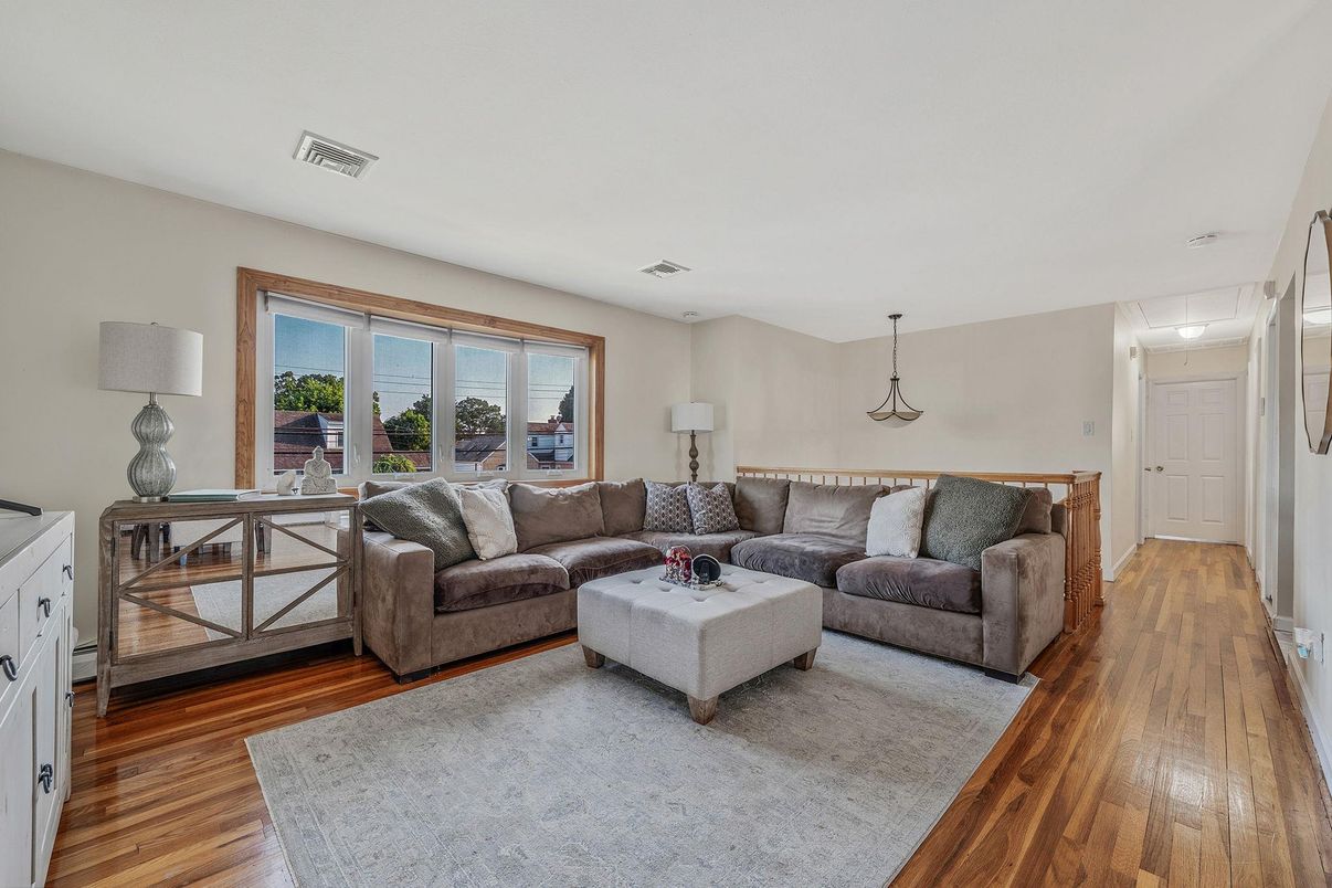 Interior, Living room, Pendant Lights, Wood Texture Flooring