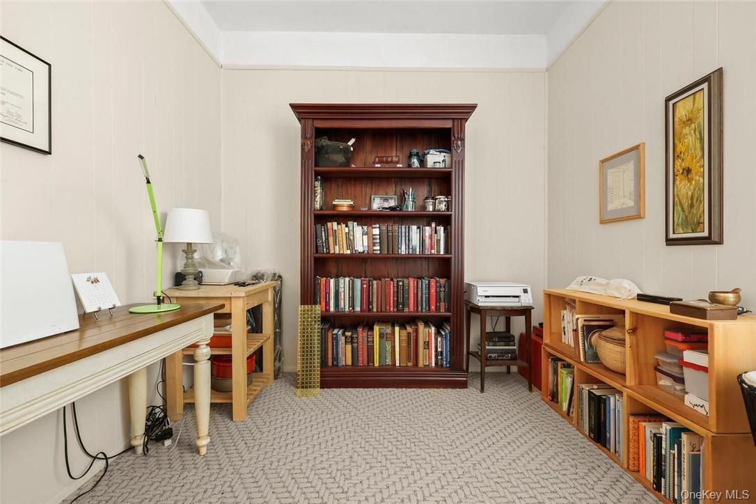 Home Office, Interior