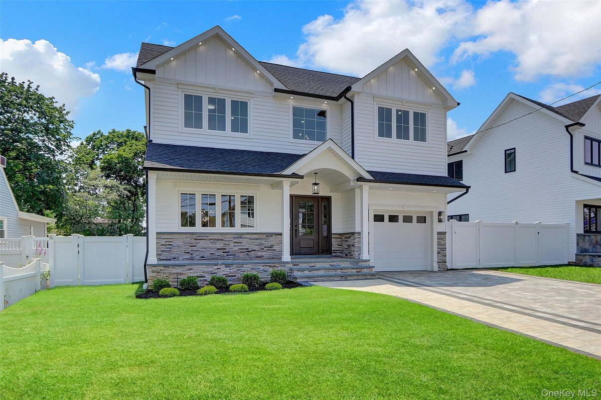 Attached, Exterior, Facade, Farmhouse