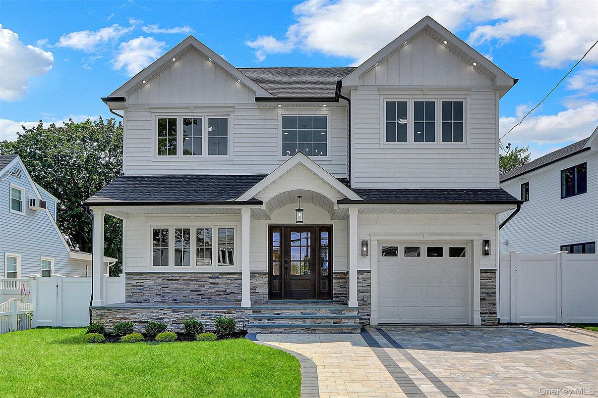 Attached, Exterior, Facade, Farmhouse