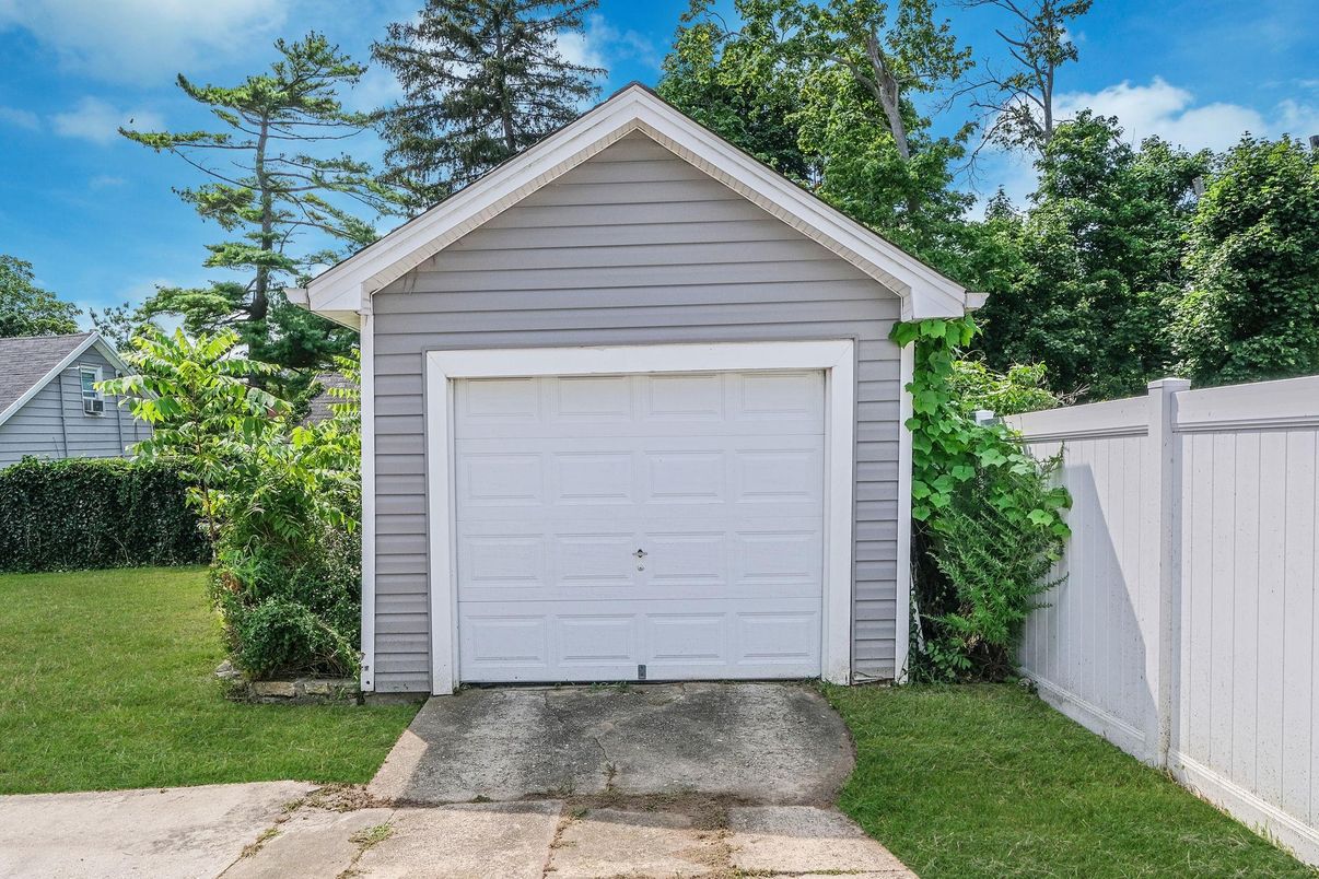 Detached Garage, Exterior