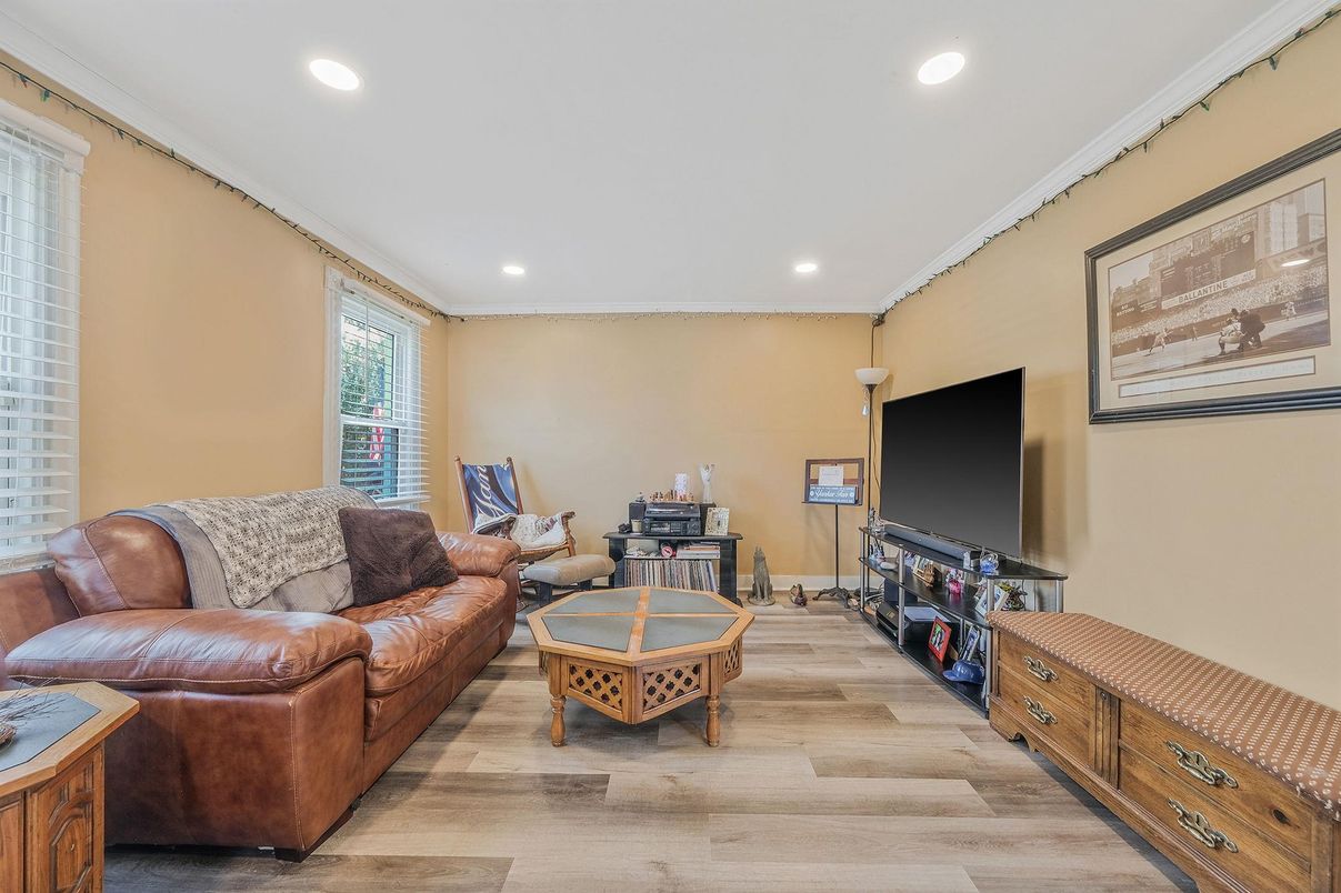 Interior, Living room, Recessed Lighting, Wood Texture Flooring