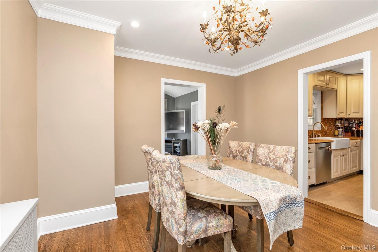 Chandelier, Dining room, Interior, Kitchen, Recessed Lighting, Wood Texture Flooring