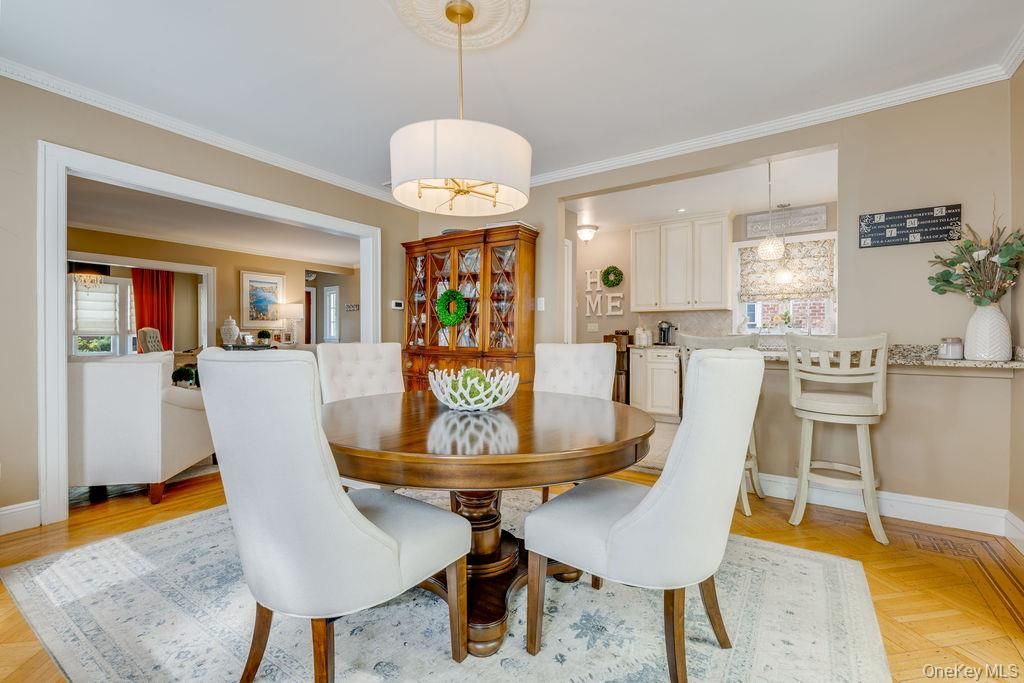 Dining room, Interior, Kitchen, Pendant Lights, Recessed Lighting, Wood Texture Flooring