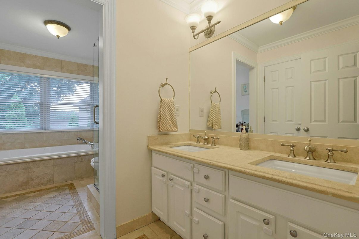 Bathroom, Dual Sink Vanities, Interior
