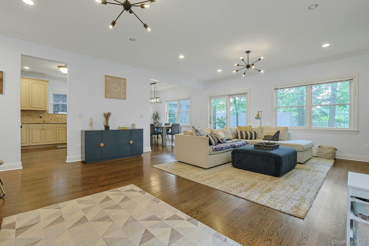 Dining room, Interior, Living room, Pendant Lights, Recessed Lighting, Wood Texture Flooring
