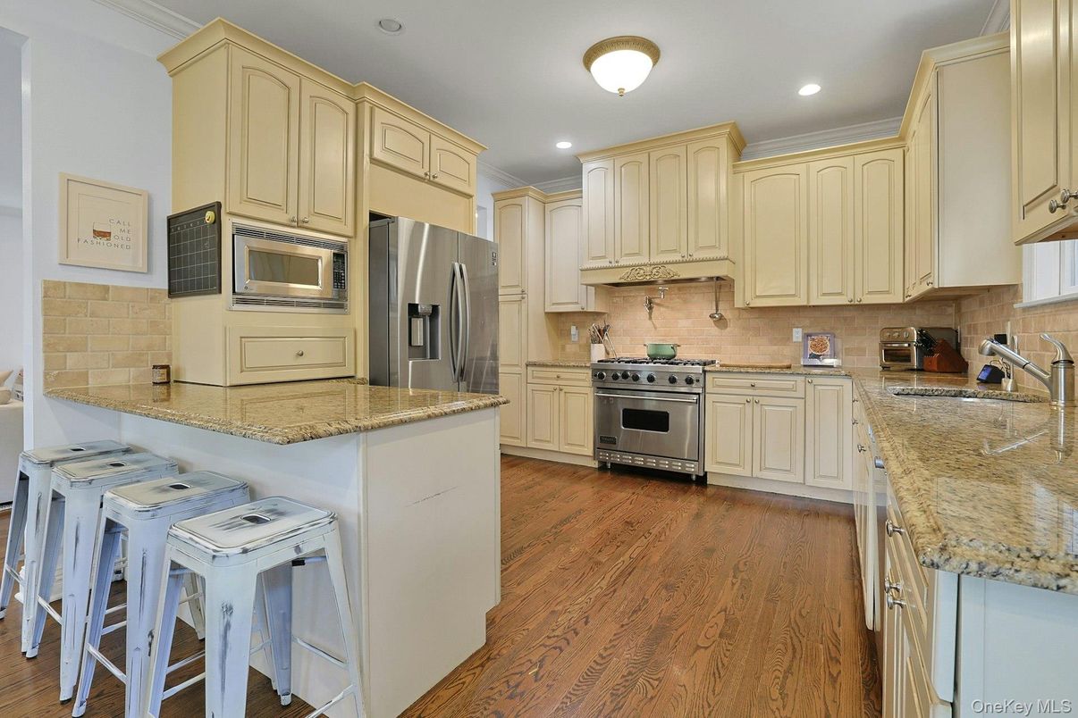 Interior, Kitchen, Recessed Lighting, Stainless Steel Appliances, Washer, Wood Texture Flooring