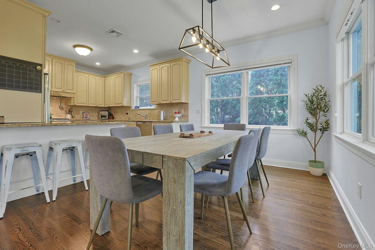 Dining room, Interior, Kitchen, Pendant Lights, Recessed Lighting, Wood Texture Flooring