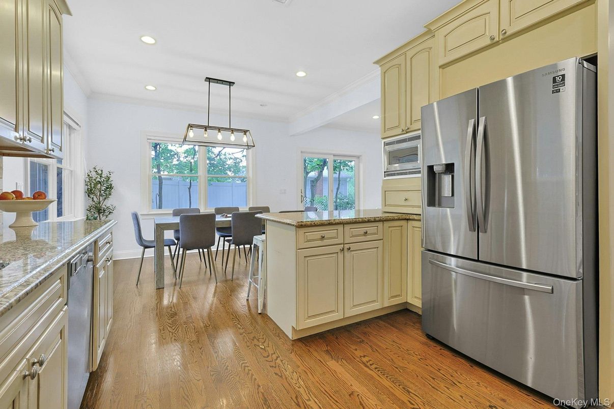 Dining room, Interior, Kitchen, Pendant Lights, Recessed Lighting, Stainless Steel Appliances, Wood Texture Flooring
