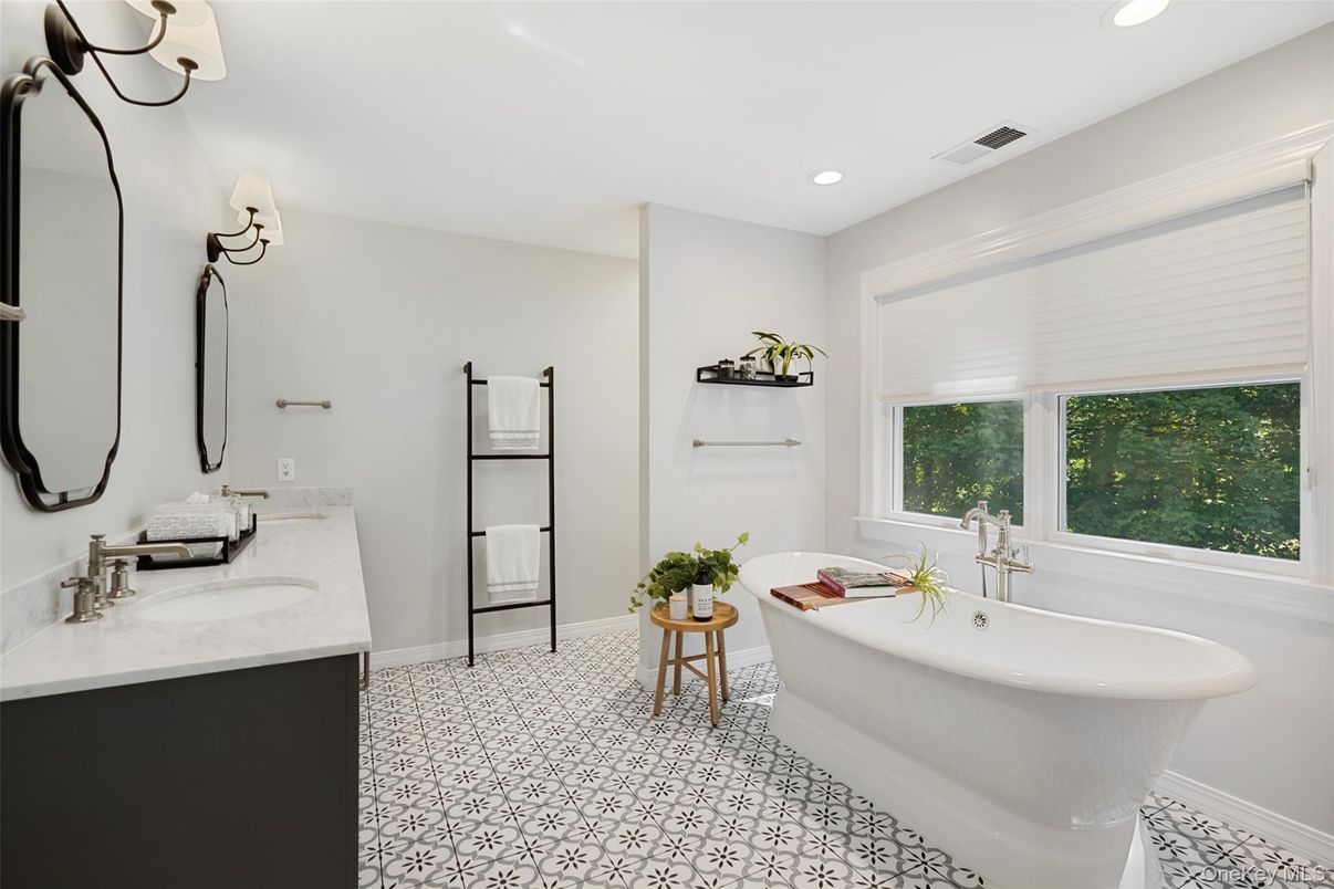 Bathroom, Dual Sink Vanities, Free Standing Baths, Interior, Recessed Lighting