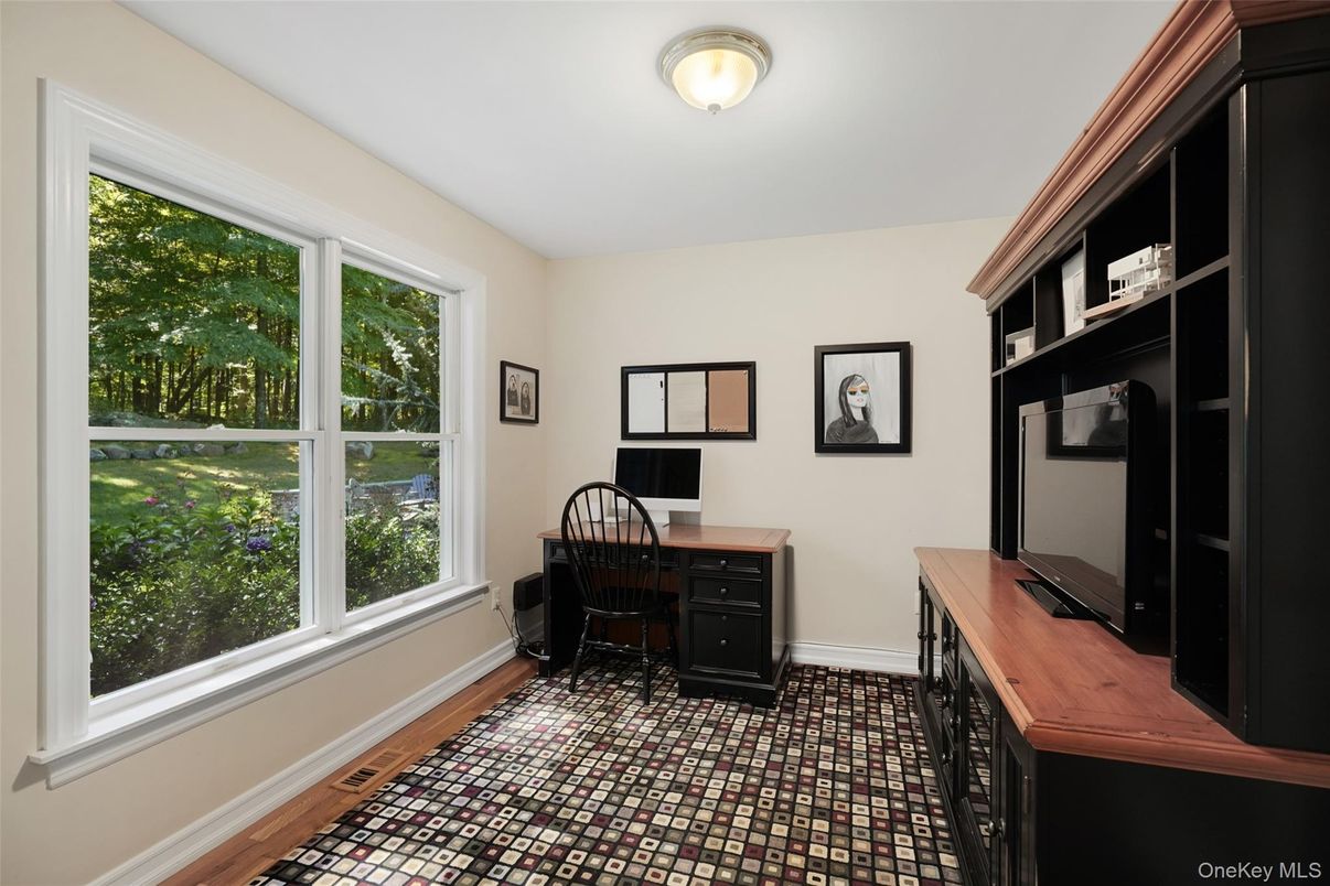 Home Office, Interior