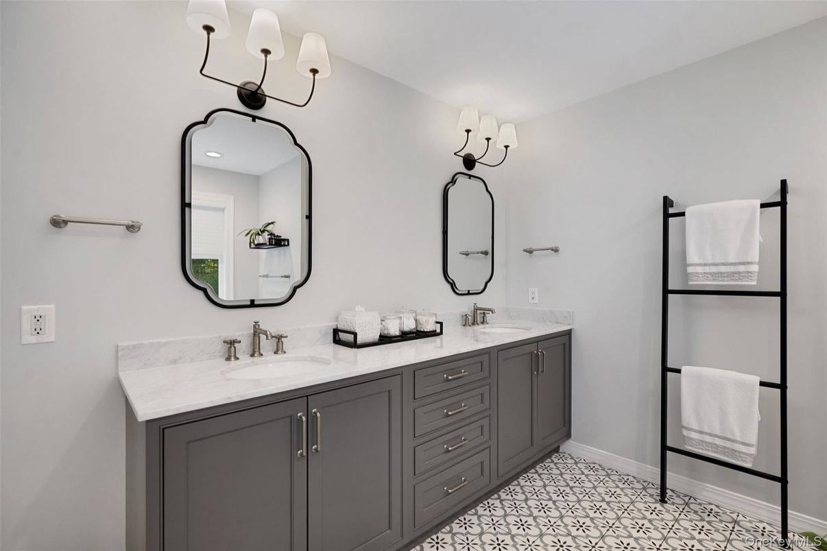 Bathroom, Dual Sink Vanities, Interior