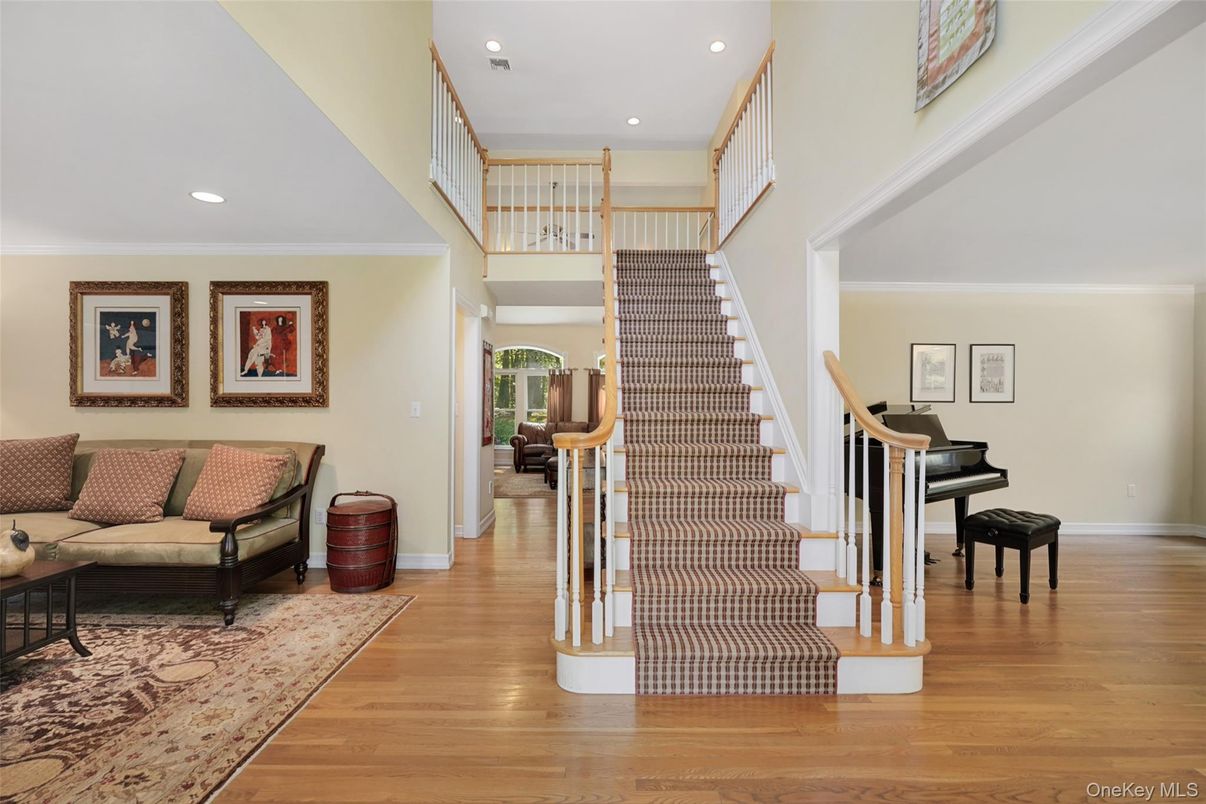 Interior, Piano, Recessed Lighting, Wood Texture Flooring