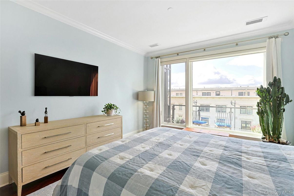 Bedroom, Interior, Water