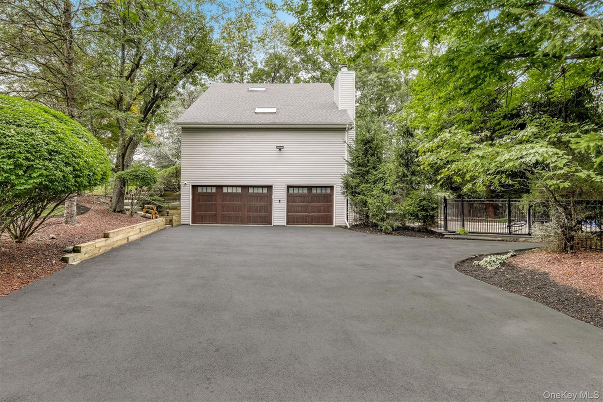 Detached Garage, Exterior