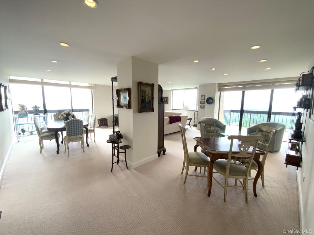 Dining room, Interior, Recessed Lighting, Water