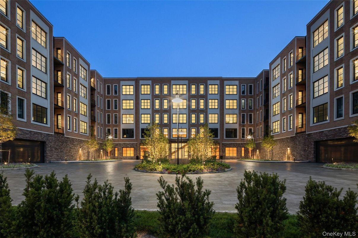 Exterior, Facade, Condo Building