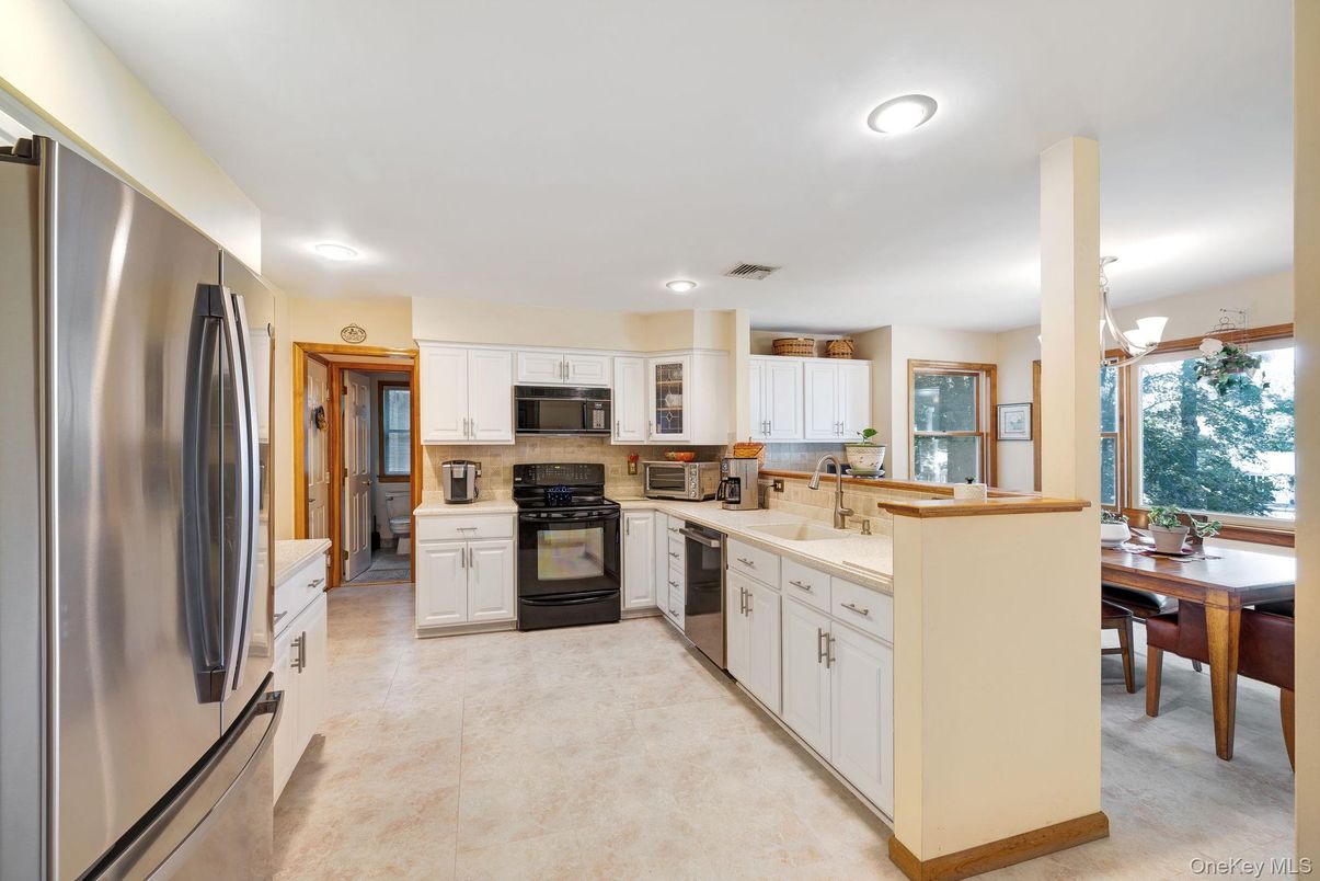 Dining room, Interior, Kitchen, Recessed Lighting, Stainless Steel Appliances