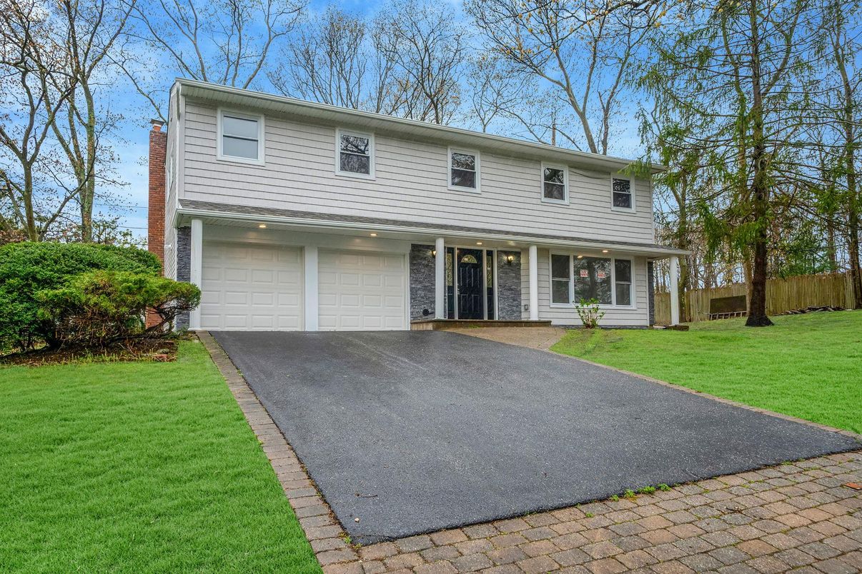 Attached, Exterior, Facade, Split Level