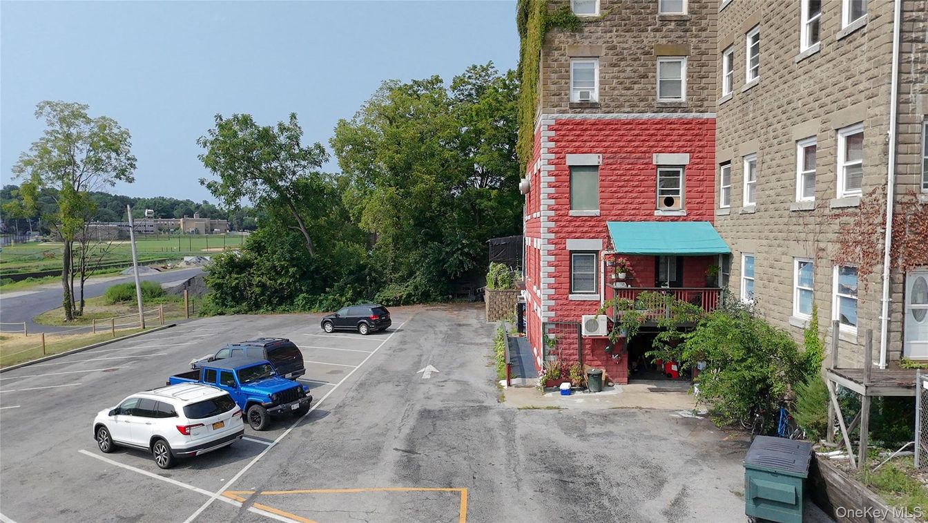 Exterior, Facade, Brick Facade, Rowhouse