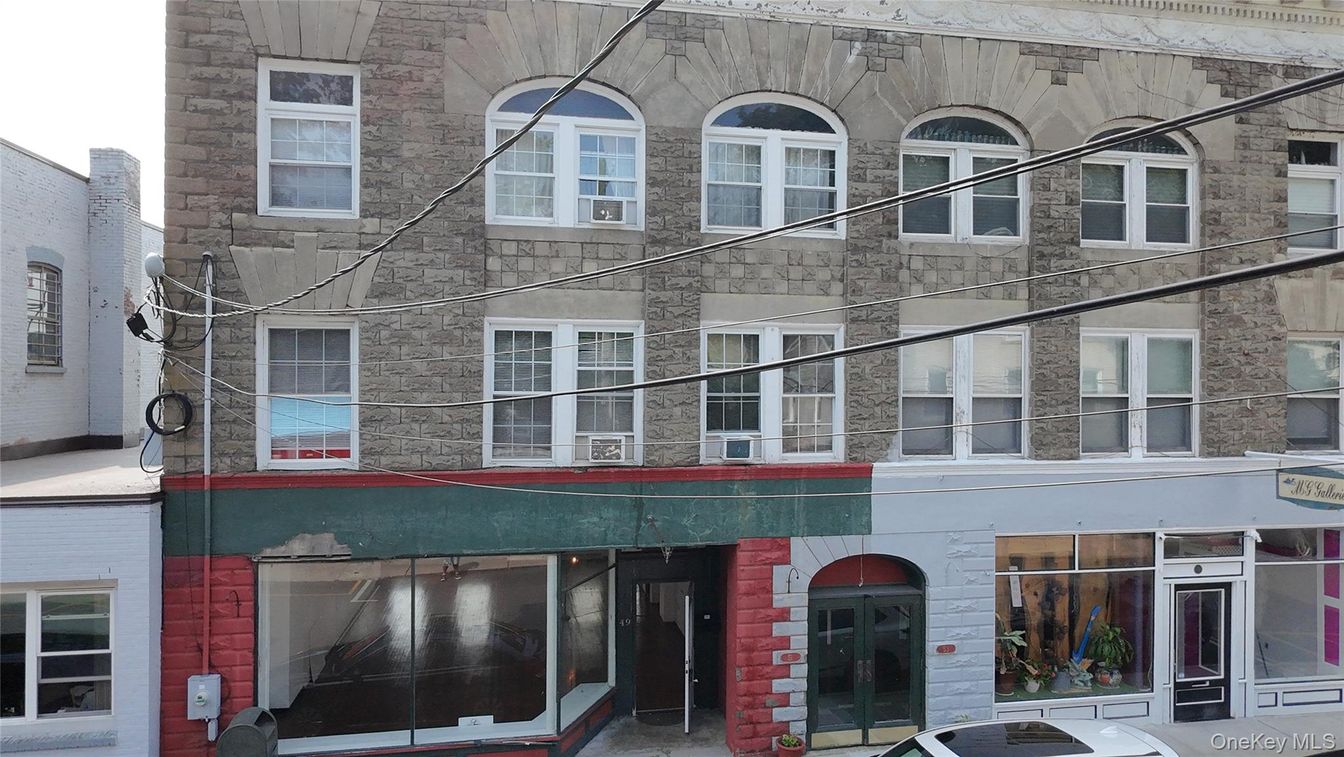 Exterior, Facade, Rowhouse