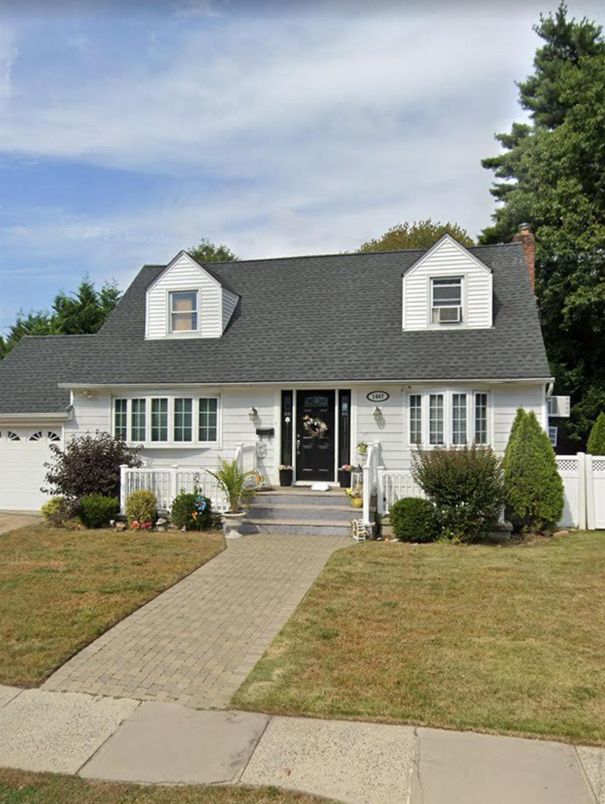 Attached, Exterior, Facade, Cape Cod