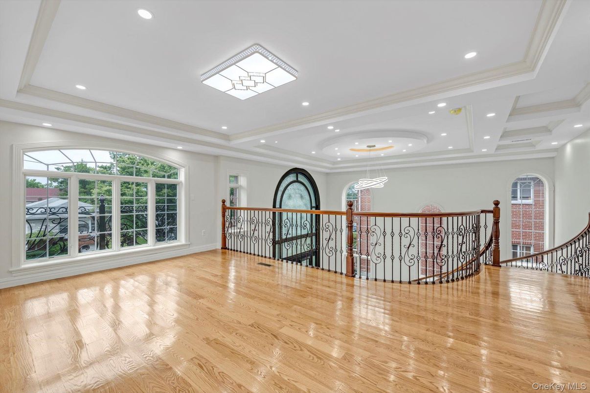 Interior, Recessed Lighting, Wood Texture Flooring