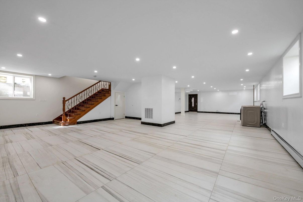 Empty room, Interior, Recessed Lighting