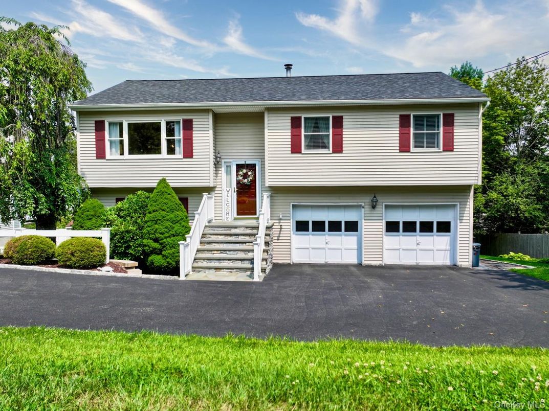 Attached, Exterior, Facade, Raised Ranch