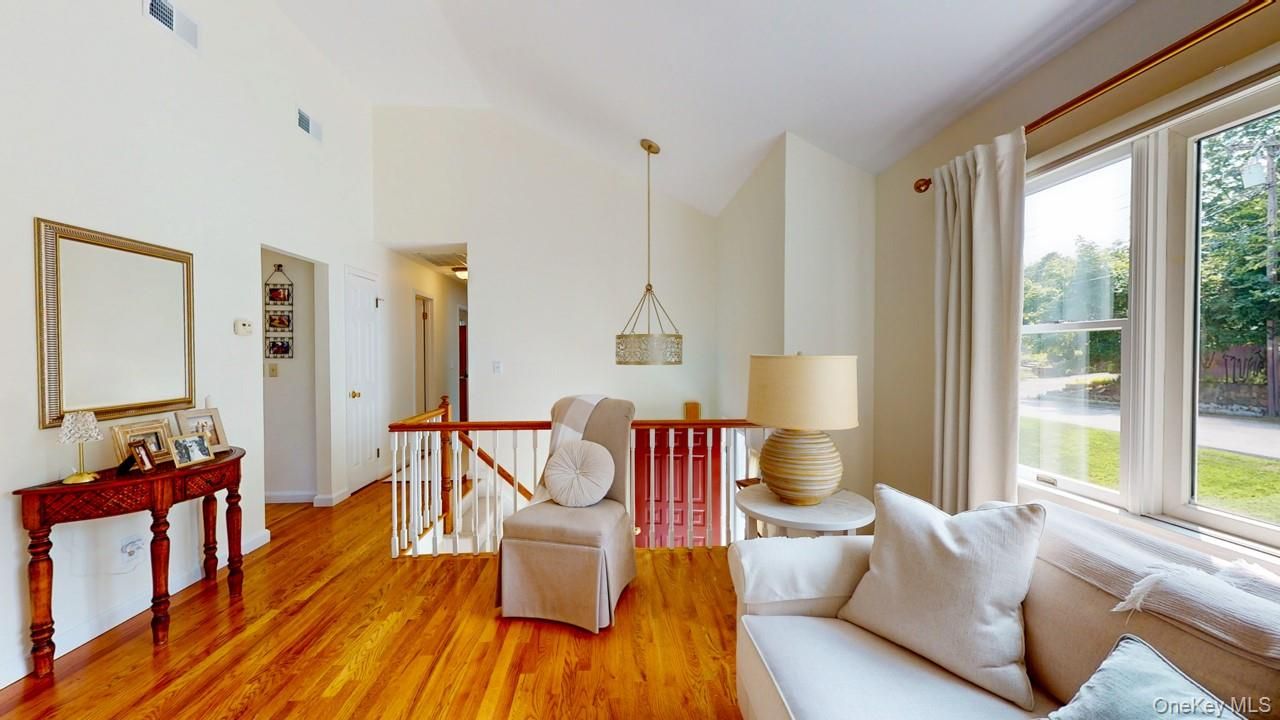Interior, Pendant Lights, Wood Texture Flooring
