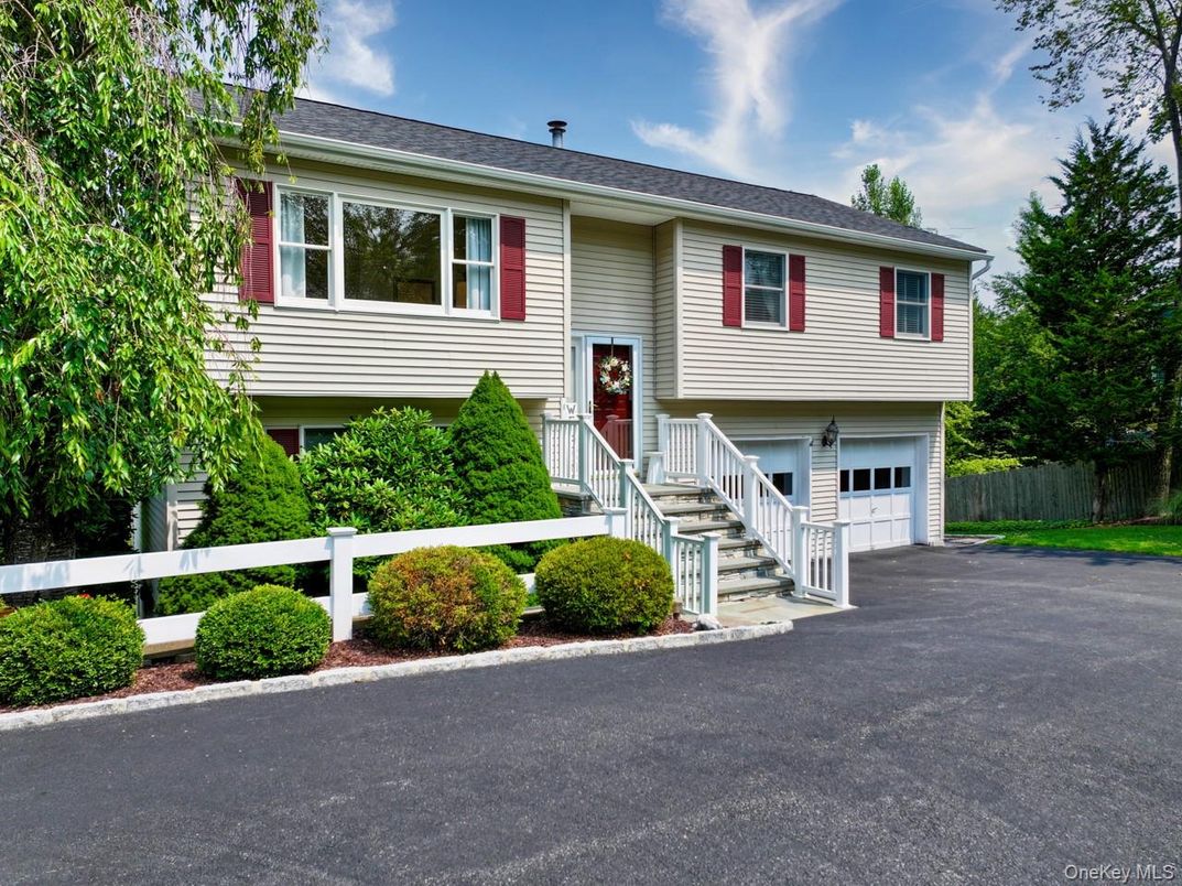 Attached, Exterior, Facade, Raised Ranch