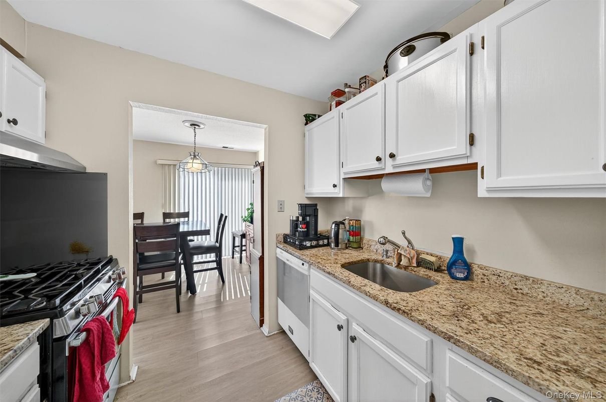 Dining room, Interior, Kitchen, Pendant Lights, Wood Texture Flooring