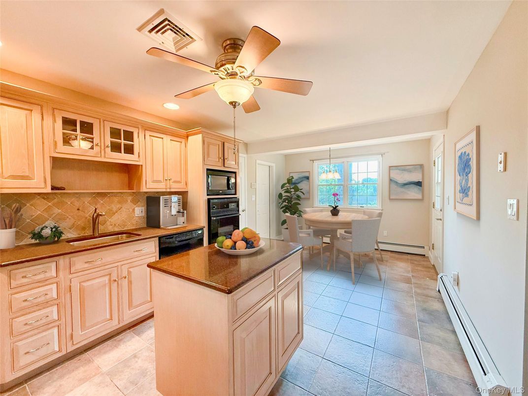Dining room, Interior, Kitchen, Recessed Lighting