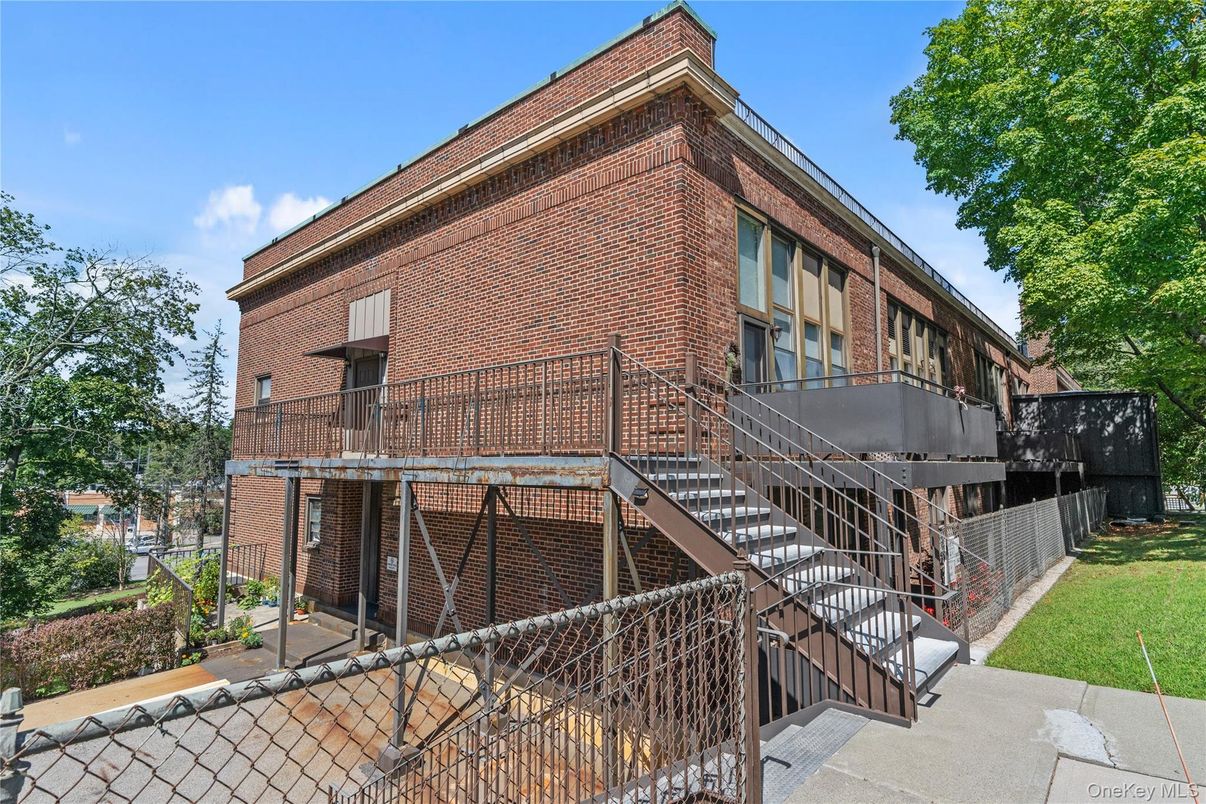Exterior, Facade, Brick Facade, Rowhouse