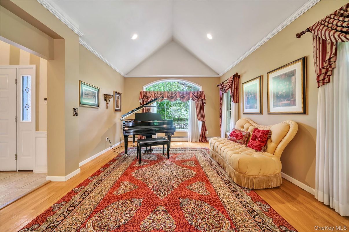 Interior, Piano, Recessed Lighting, Wood Texture Flooring