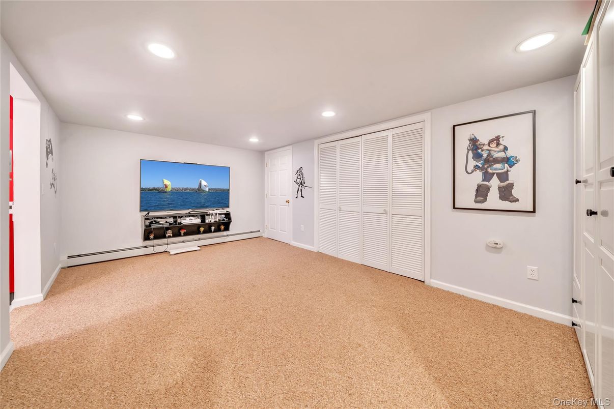 Empty room, Interior, Recessed Lighting