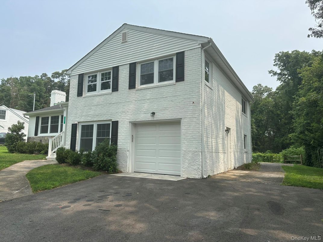 Attached, Exterior, Facade, Split Level