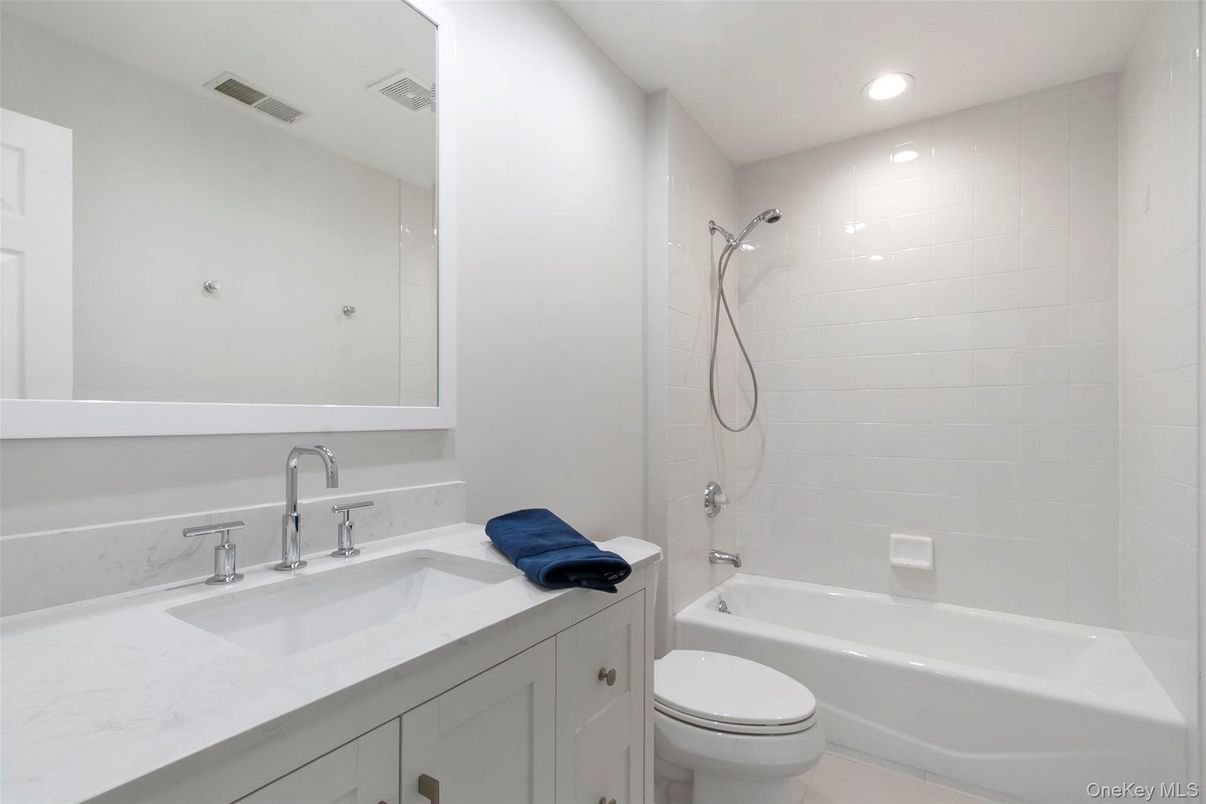 Bathroom, Interior, Recessed Lighting