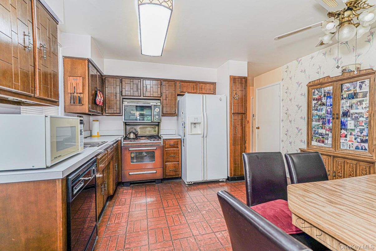 Dining room, Interior, Kitchen, Stainless Steel Appliances