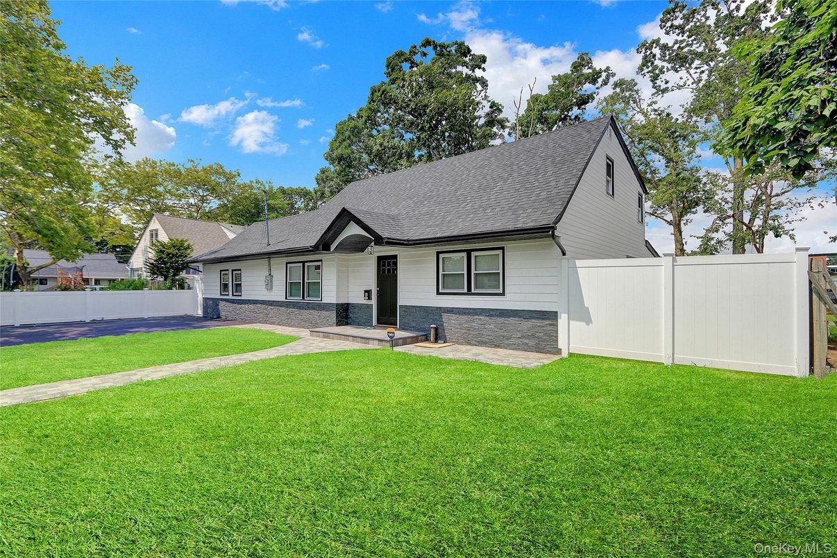 Backyard, Exterior, Facade, Cape Cod