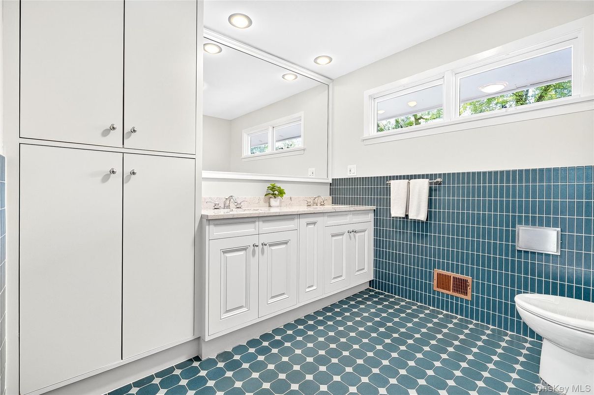 Bathroom, Interior, Recessed Lighting