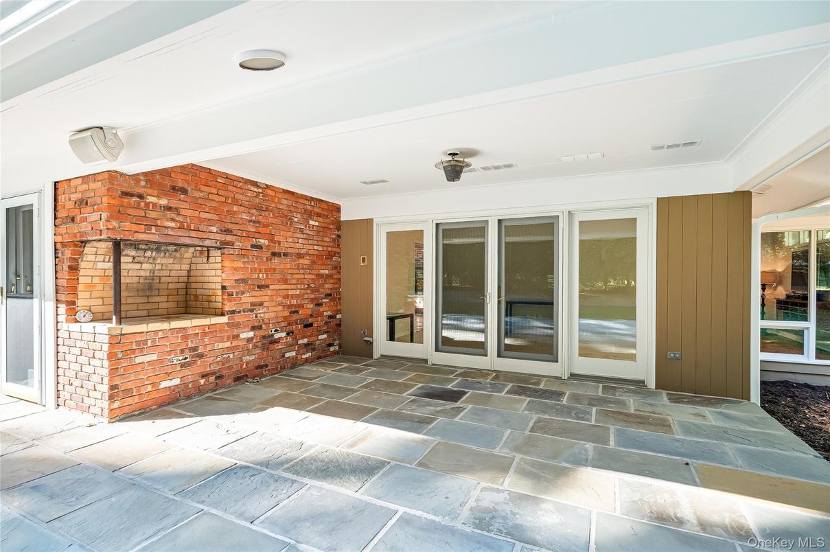 Empty room, Exterior, Stone Walls