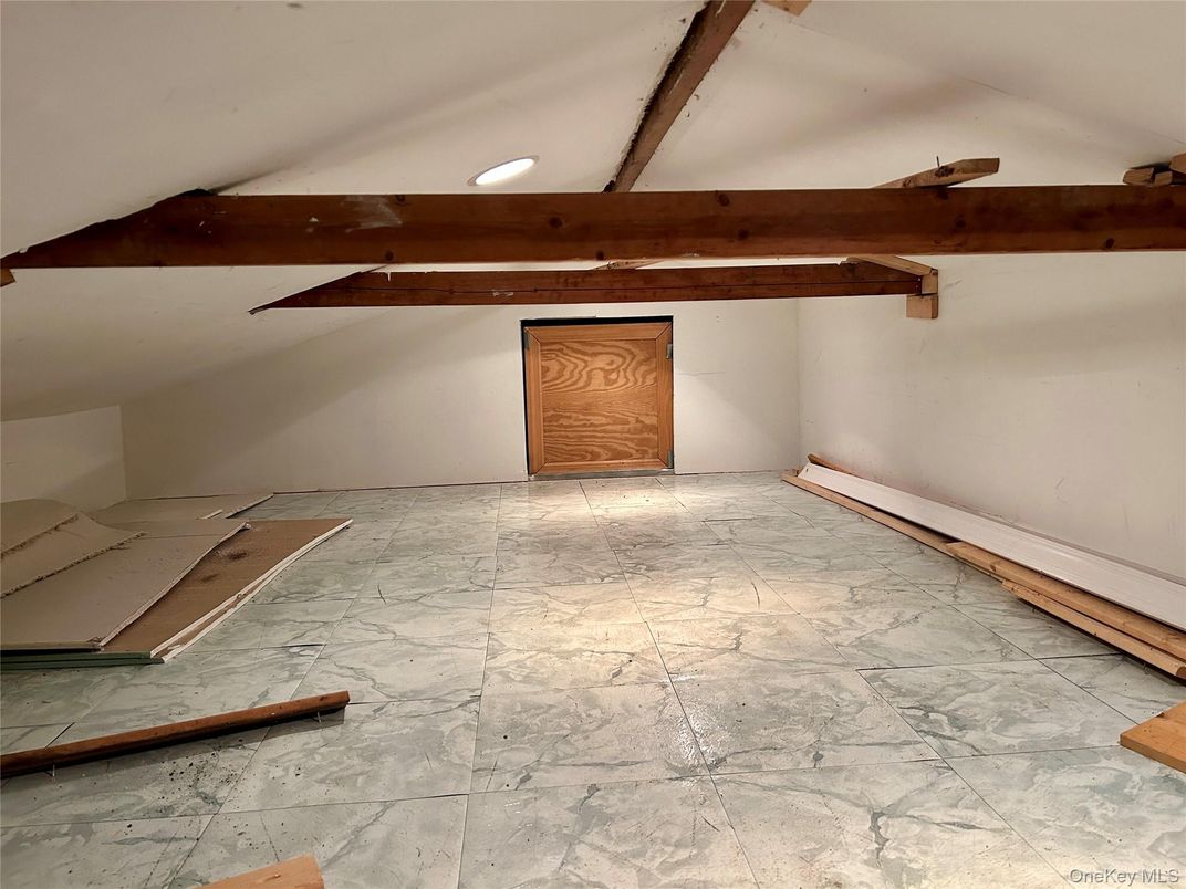Empty room, Interior, Marble, Recessed Lighting, Wooden Beams