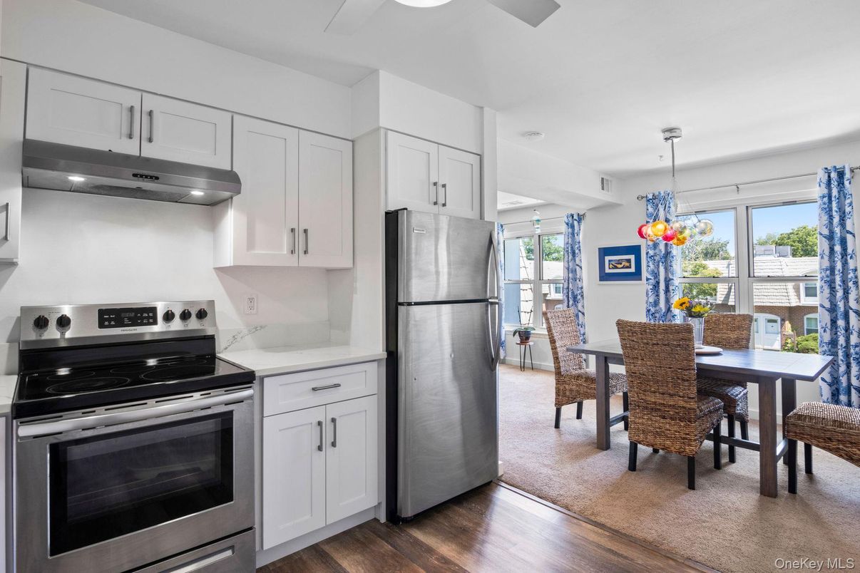 Chandelier, Dining room, Interior, Kitchen, Pendant Lights, Recessed Lighting, Stainless Steel Appliances, Wood Texture Flooring