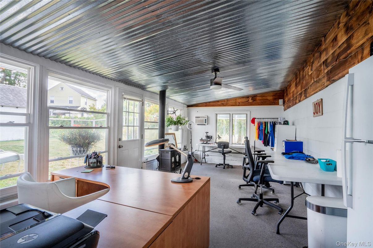 Home Office, Interior