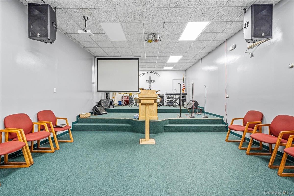 Interior, Projection Screen, Recessed Lighting, Theatre Room