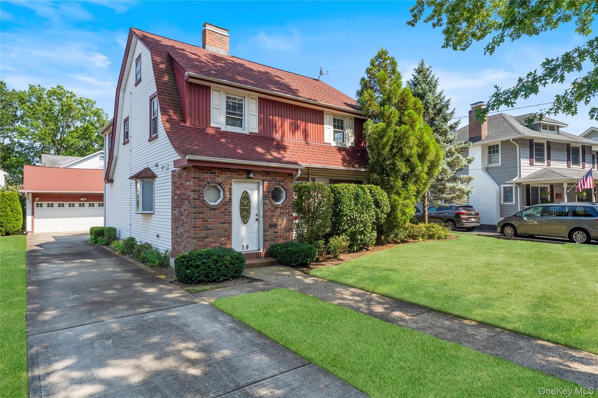 Detached Garage, Exterior, Facade, Brick Facade, American Foursquare