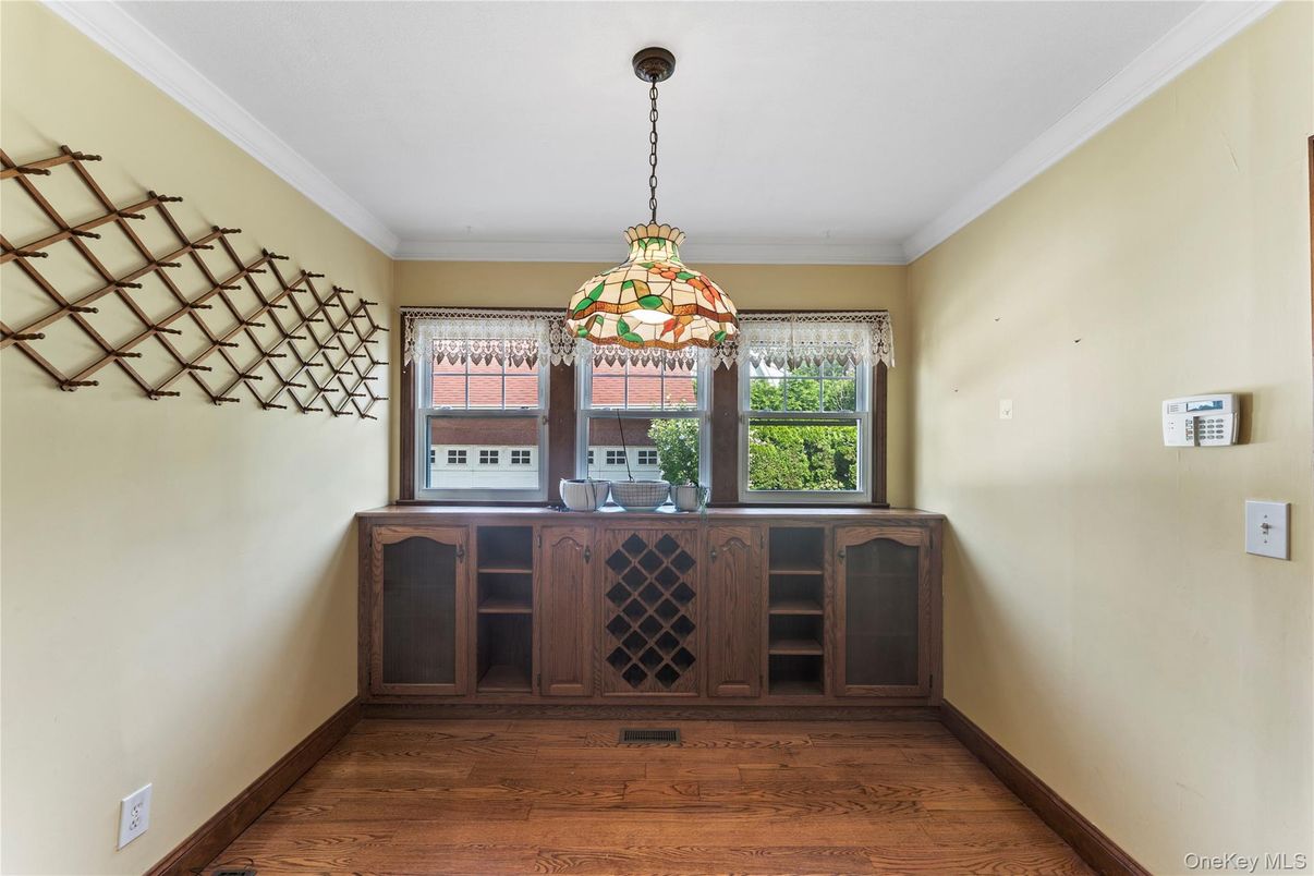 Interior, Pendant Lights, Wood Texture Flooring